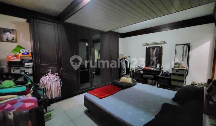 A 1.5-story house is very homely and comfortable, located close to Pasteur toll road and Maranatha campus. 2