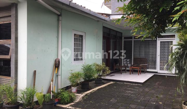 1-story residence near Pasteur Toll Road and Maranatha, suitable for living/boarding houses, highly strategic location. 2