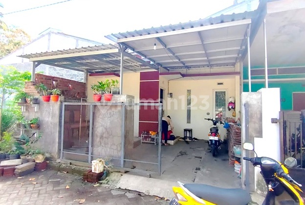 Inexpensive house in Karangduren Pakisaji Quick sale Fully furnished 50 m² on Provincial Road