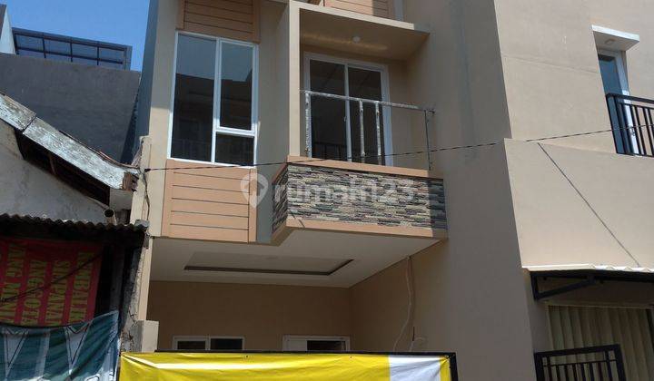 Tomang Rumah Minimalis Modern Tengah Kota Lokasi Strategis