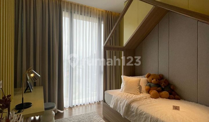 Rumah Mewah Siap Huni Sudah Renov Full Marmer 3 Lantai Inclued Lift Cluster Echante BSD Tangerang