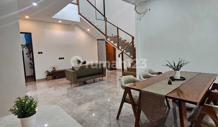 POV: Ready to Move For Sale Beautiful Neat 2-Story House 180m² Area Cystall Cluster BSD Tangerang POV: Ready to Move For Sale Beautiful Neat 2-Story House 180m² Area Cystall Cluster BSD Tangerang