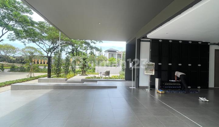 The One and Only Luxury Villa 4 Lantai Inclued Lift View Botanic Park 10 Ha Botanic Villa by Navapark BSD Tangerang