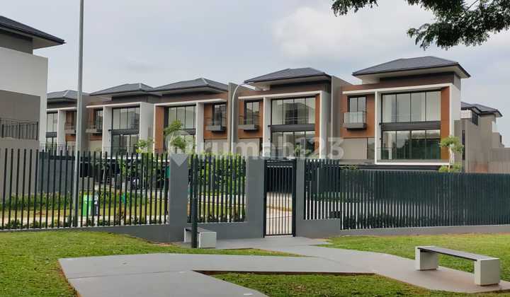 Ready to Move Rumah Luxury Type Corner 3 Lantai Inclued Lift Stok Terakhir Cluster Laurel Navapark BSD Tangerang