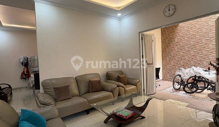 Dijual Cepat Rumah Cantik Rapih Siap Huni Semi Furnished 2 Lantai Cluster Alicante Paramount Gading Serpong Tangerang