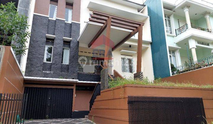 Dijual Rumah Minimalis Modern di Komplek Elite Setraduta Bandung 2