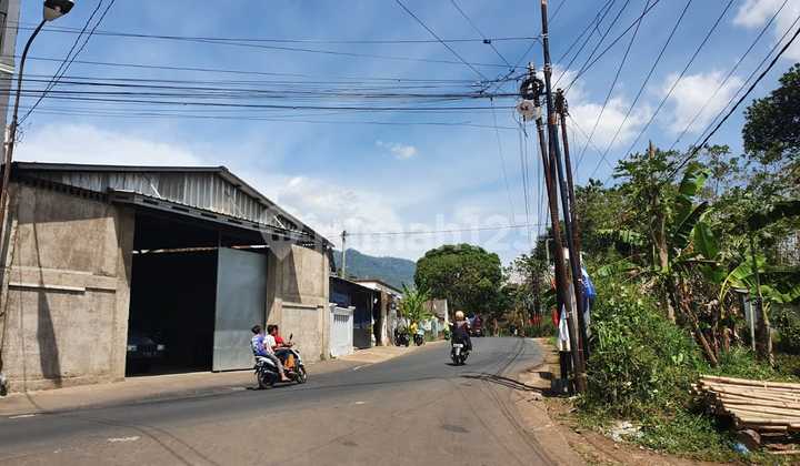 Selling fast flat land CHEAP by the roadside below market price. Flat land in Parakan Muncang, Tanjungsari, Sumedang, Block Gunung Manik.