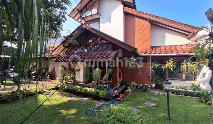 For Sale Cozy House plus Comfortable and Lush Boarding Rooms in Tubagus Ismail, Dago. For Sale Cozy House plus Comfortable and Lush Boarding Rooms in Tubagus Ismail, Dago.