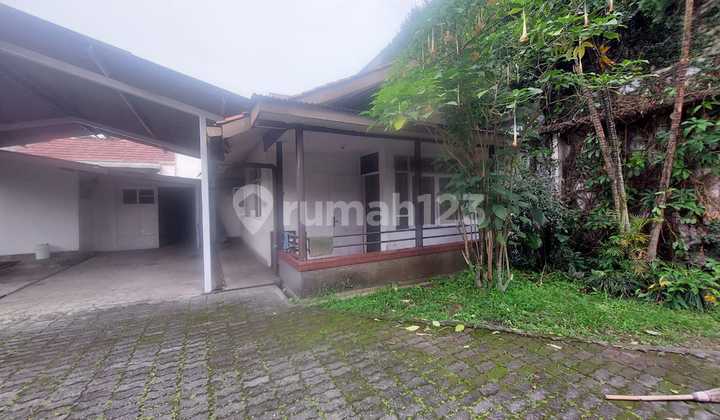 Rumah Heritage Kelas C Mainroad Riau Bandung. Rumah Heritage Kelas C Mainroad Riau Bandung.