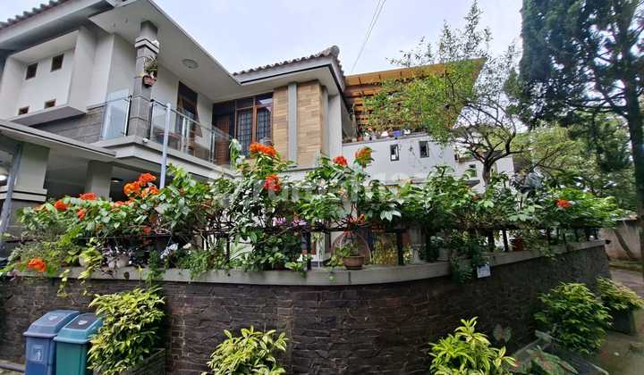 Hoek House in the Armala Pasteur Gunung Batu Complex Hoek House in the Armala Pasteur Gunung Batu Complex