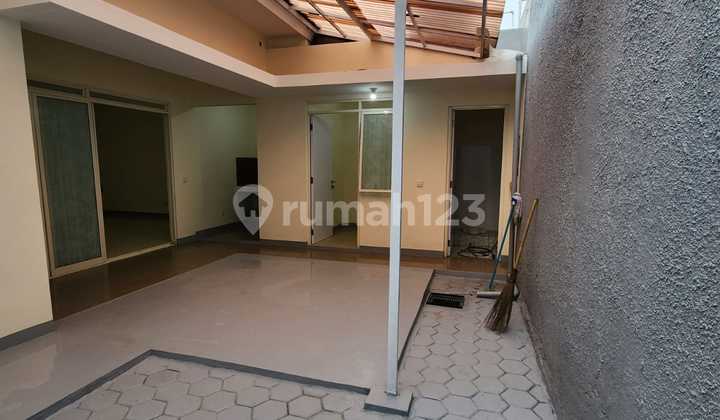 House in Tatar Purbasari, New City of Parahyangan