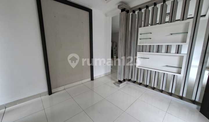 Rumah 3 Lantai di Sudirman Town House 2