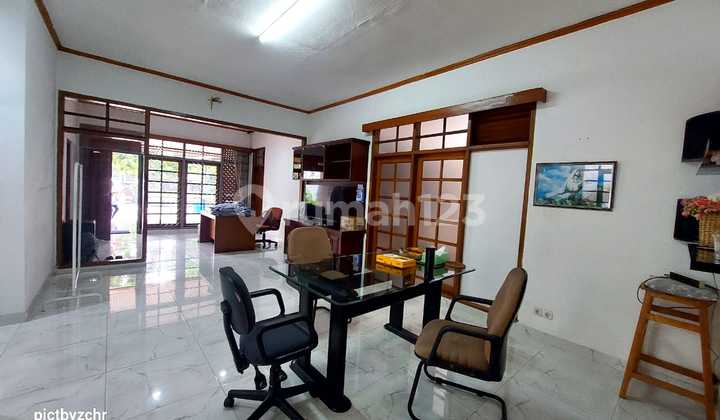 Spacious House on Pahlawan Main Road, Bandung. Suitable for Office, Business, or Residential Use. 2