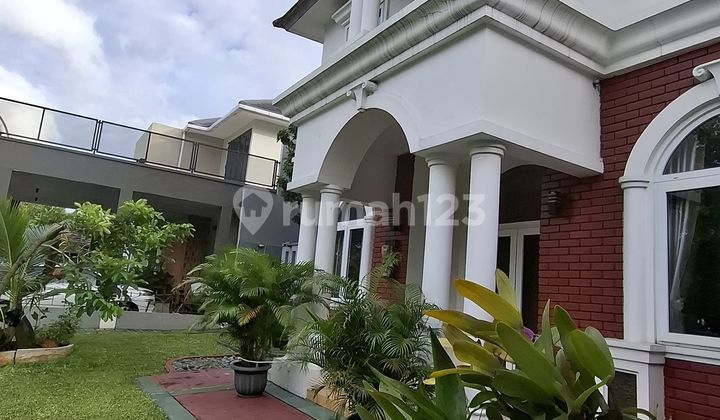 Rumh Mewah Bagus Terawat Ada Kolam Rrnang dan Harga Bisa.nego Sampai Dela 2