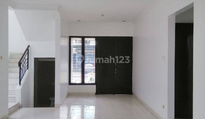 Rumah 2 Lantai Bagus Dan Siap Huni di Legenda Wisata Lt210 Lb150 1