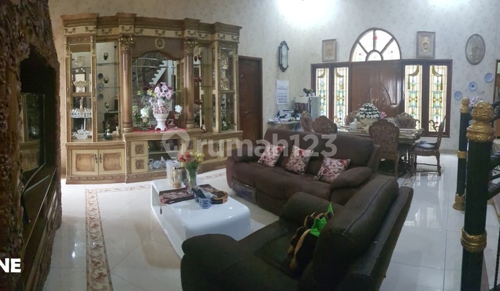 Rumah Bagus 2 Lantai di Taman Laguna Cibubur LT 218 LB 300 NEGO