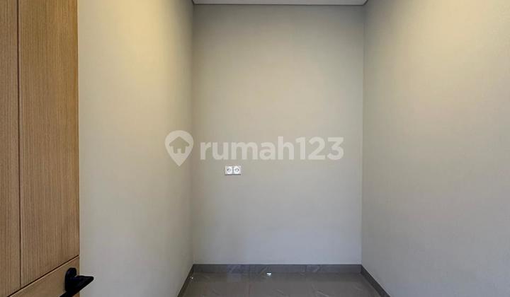 Nice House For Sale Ready to Occupy, Newly Renovated, East-Facing. 2