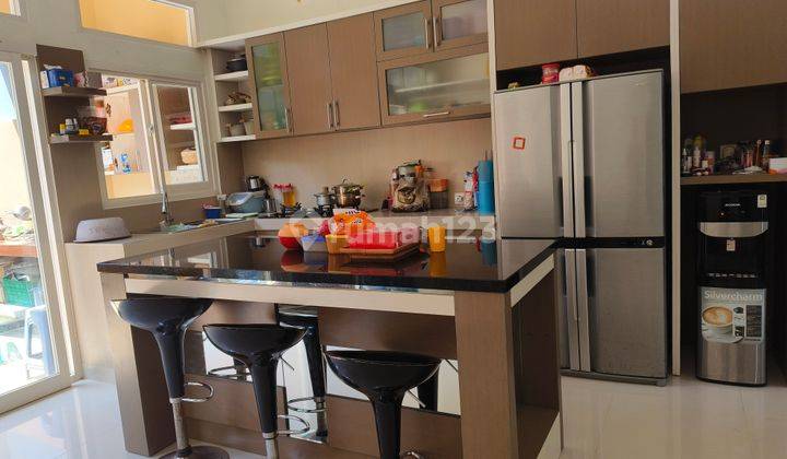ruang makan dijual cepat rumah besar semi