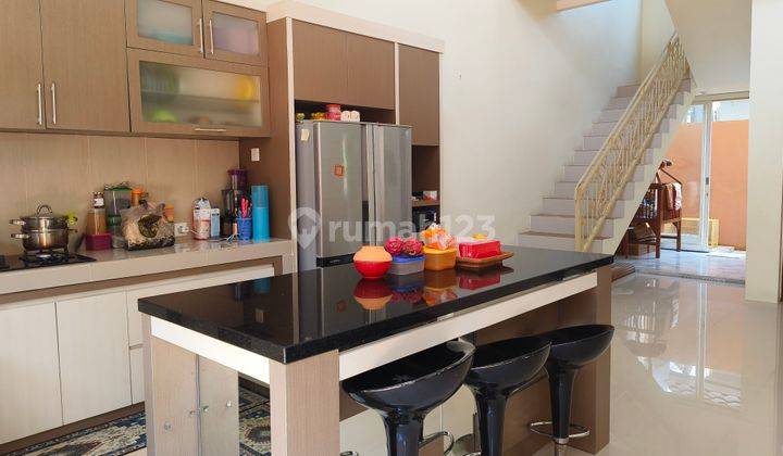 ruang makan dijual cepat rumah besar semi