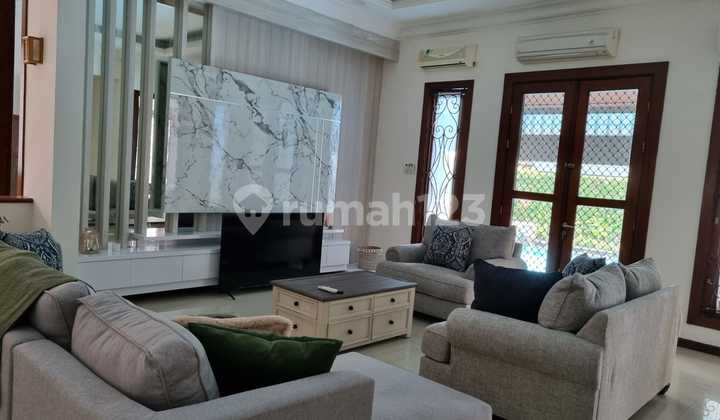 Dijual Rumah Lux 1 Lantai Full Furnished Dengan Kolam Renang 