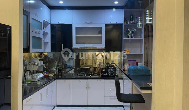 Selling a Beautiful New Luxury 2-Story Semi-Furnished House in Balikpapan, 9 Meters Wide Selling a Beautiful New Luxury 2-Story Semi-Furnished House in Balikpapan, 9 Meters Wide