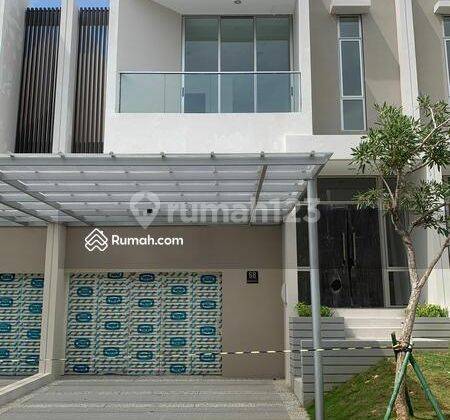 JUAL OVER KREDIT RUMAH 8x25 MANHATTAN PIK 2 , BANGUNAN SIAP HUNI 1