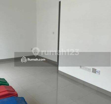 Dijual Cepat Rumah 6x10 3 Lantai Pik 2 Siap Huni, Murah 2