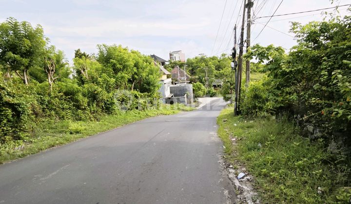 Land on Main Street Goagong Ungasan Near the Beach