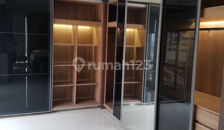 Thamrin Executive Residence Size 182 m2.