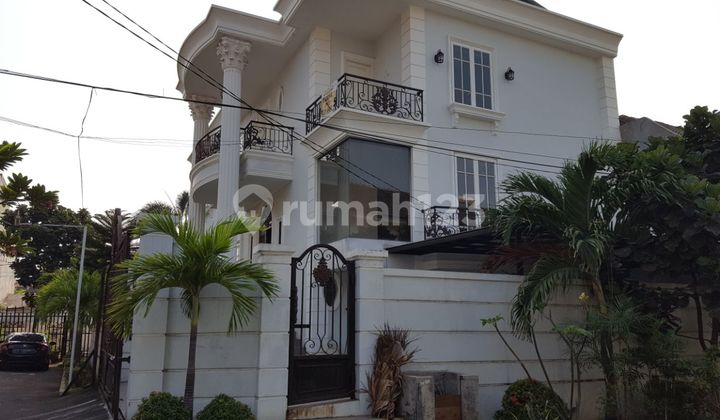 Nice House SHM Kelapa Gading, North Jakarta 2
