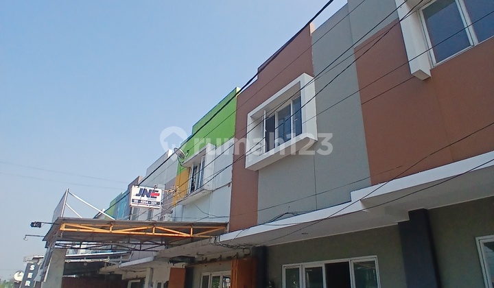 Strategic Shop House Ready to Operate at Boulevard Sentraland Parung Panjang, Near KRL Station, Market, and Many Housing Clusters.