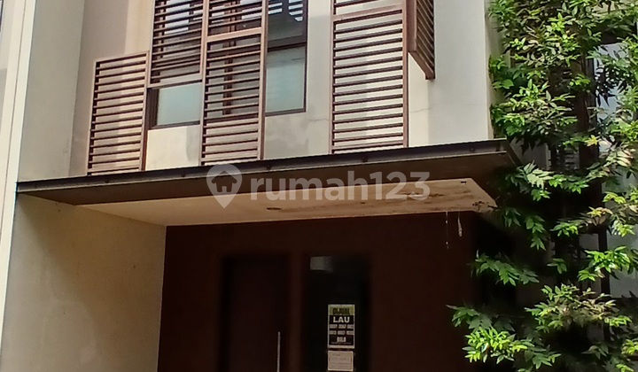 Jual Cepat Rumah Whelford Siap Huni Semi Furnished Dekat Gading Serpong dan Pintu Toll