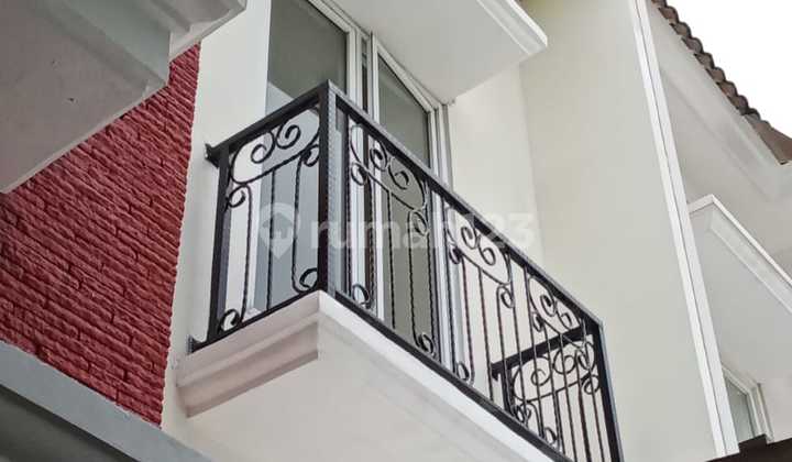 Affordable Sale: Ready-to-Occupy House with Large Land and Spacious Building in Crystal Gading Serpong Cluster. 2