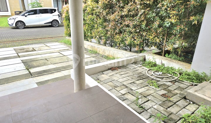 Ready-to-Occupy House Next to Quantis Club Bsd City, Spacious Land and Great for Renovation Expansion. 2