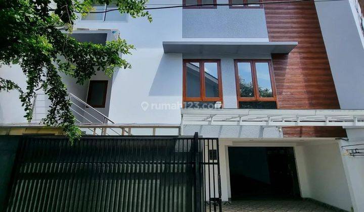 Rumah 3 Lantai Bagus Semi Furnished SHM di Cipete, Jakarta Selatan 1