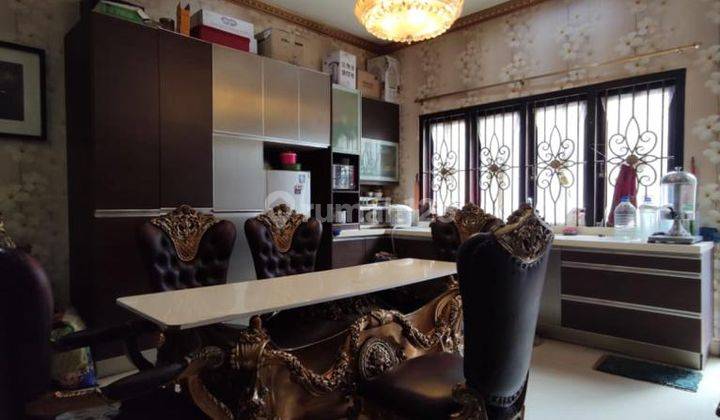 Rumah Bagus Semi Furnished SHM Kolam Renang di Sawo, Jakarta Selatan 2