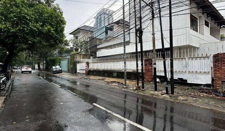 Rumah Bagus Lokasi Sangat Strategis Dekat MRT Blok M  1