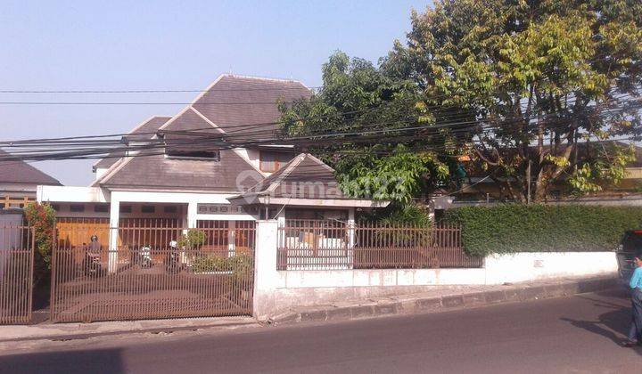 Rumah Mewah Terawat Lokasi Premium  1