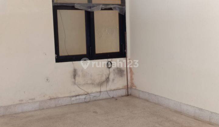 Rumah Kantor Parkir Luas di Wr Supratman 4