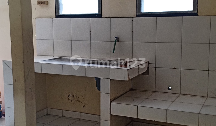 Rumah Kantor Parkir Luas di Wr Supratman 5
