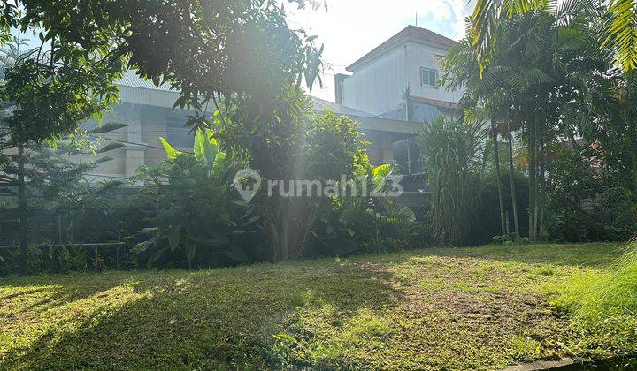 Land With Building In Kerobokan fast Sell  2