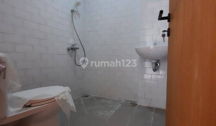 Rumah 2 Lantai Sukahati Cibinong Fasilitas Kolam Renang 2