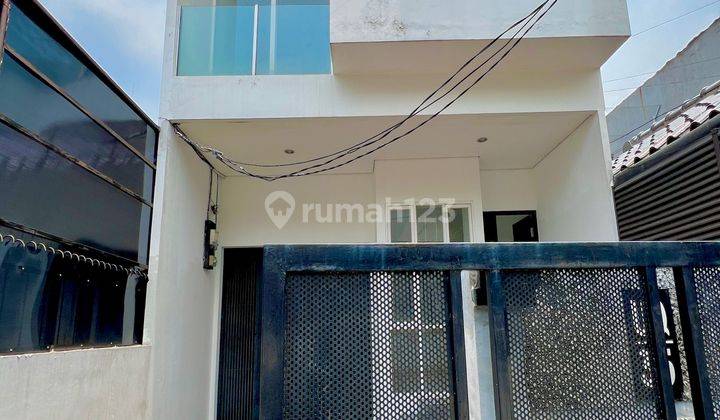 Rumah Terawat Minimalis Modern Lokasi Strategis 1