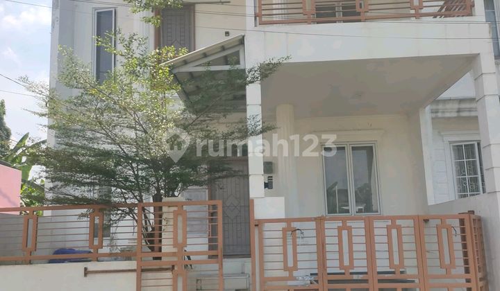 Investasi Tinggi! Rumah Desain Modern di Lokasi Strategis Dan Mudah Dijangkau