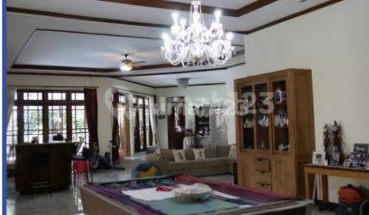 Rumah 1 Lantai Shm Dgn Kolam Renang Dan Taman Luasi Di Lokasi Strategis Barat