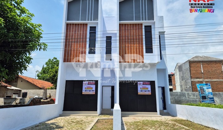 For Sale: 2-Story Shop House Ready to Occupy in Business Area, Jl. Kepiting - Banyuwangi 2