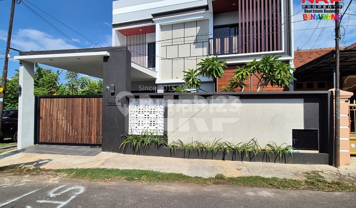 Dijual Rumah Mewah 2 Lantai dengan Konsep Modern Tropis di Tamanbaru - Banyuwangi