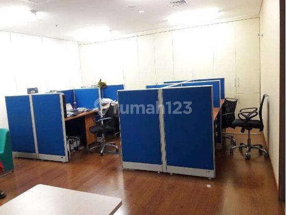 L Avenue Office Building, 206,12sqm, Furnished 1