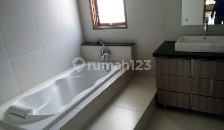 Nice Townhouse Kemang Area 2