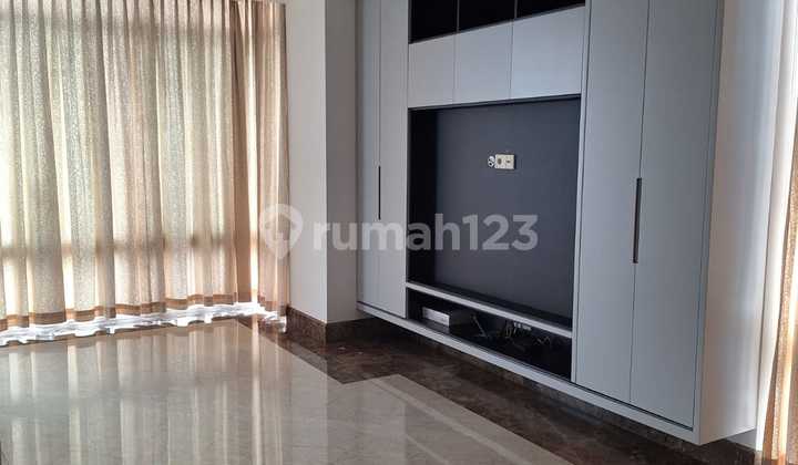 Apartemen Four Seasons, 3BR, 198sqm, Tower Spring, Renovated